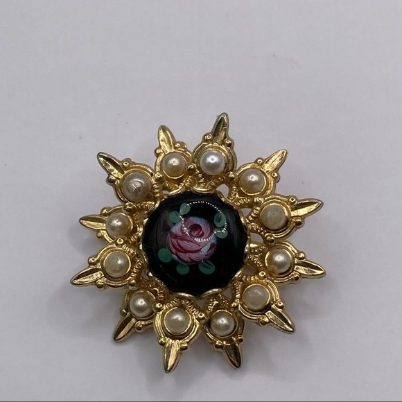 Rose Star Gold Toned Brooch - Picture 1 of 2